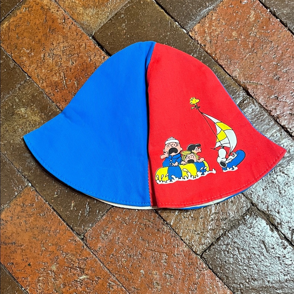Vintage Peanuts characters bucket hat excellent condition